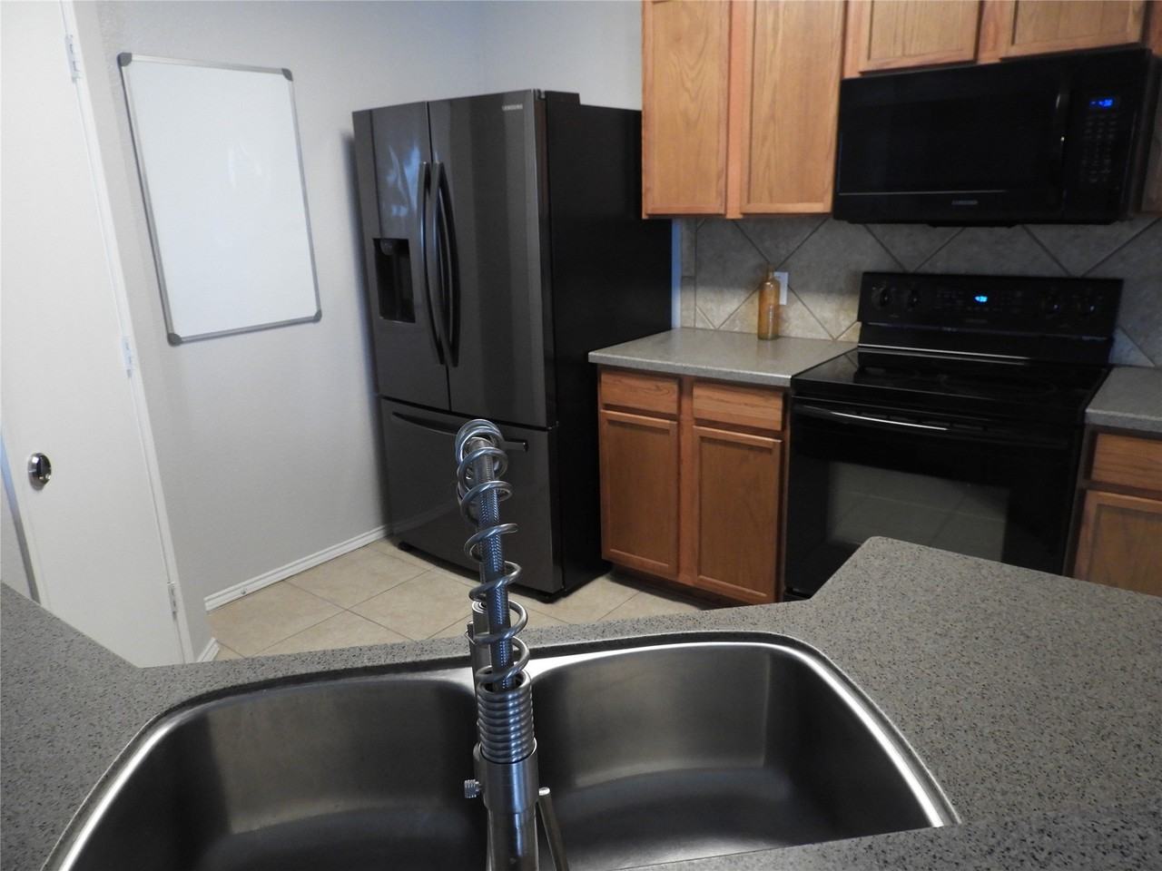 9513 George Bush Dr - Photo 4 of 11