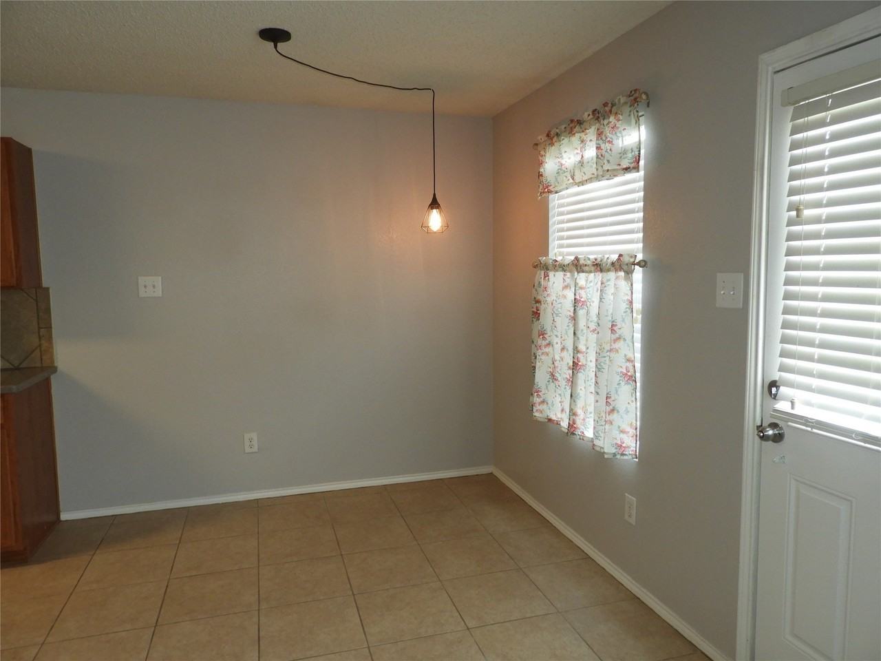 9513 George Bush Dr - Photo 5 of 11