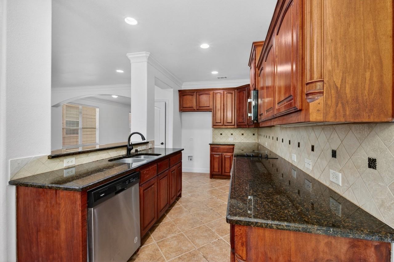 509 Heath Ln - Photo 6 of 13