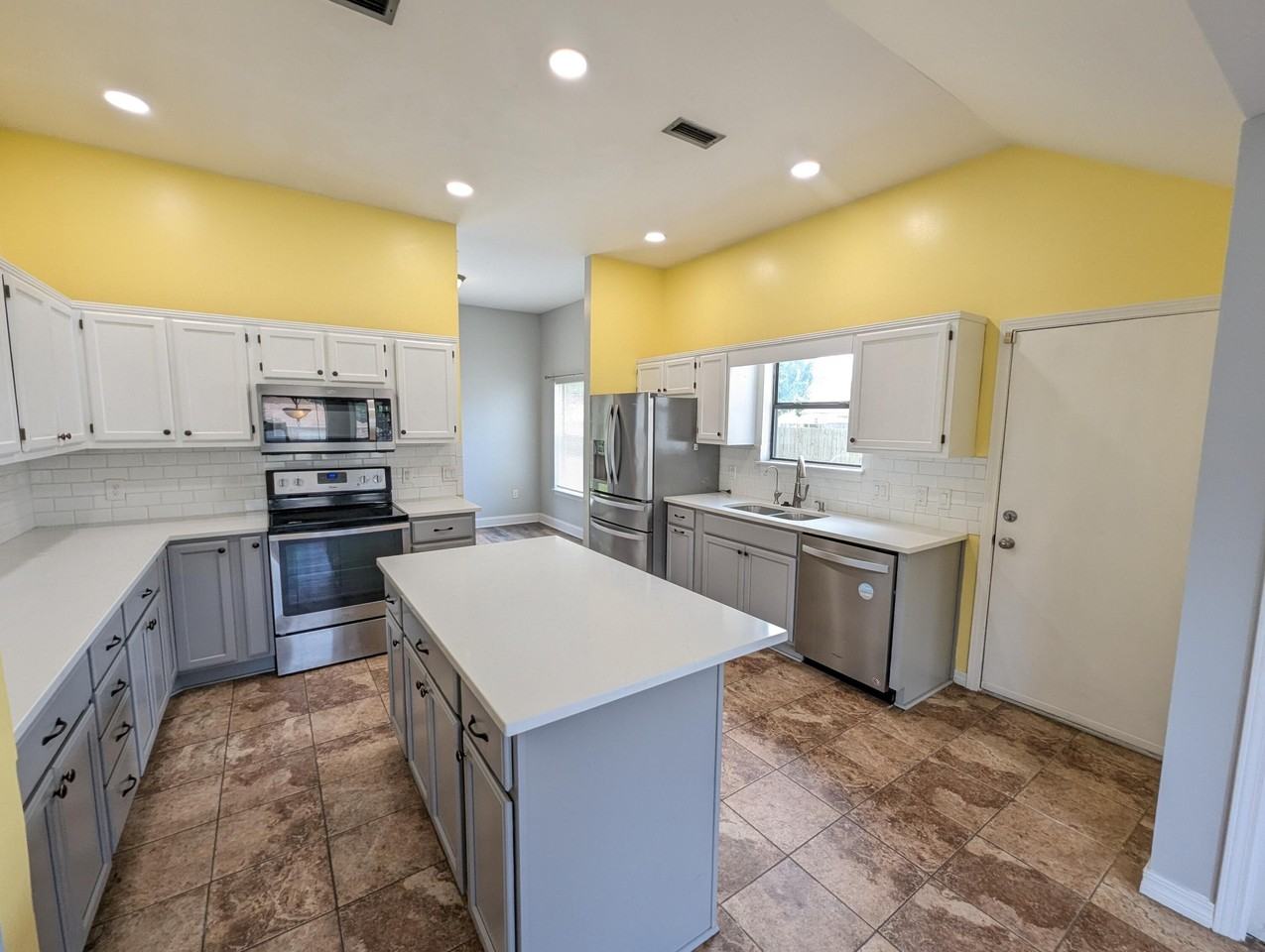 2236 Prytania Cir - Photo 7 of 19