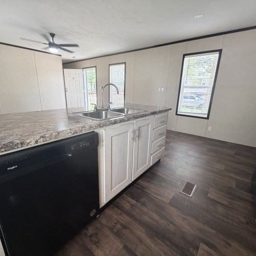 204 Falcon Dr - Photo 4 of 23
