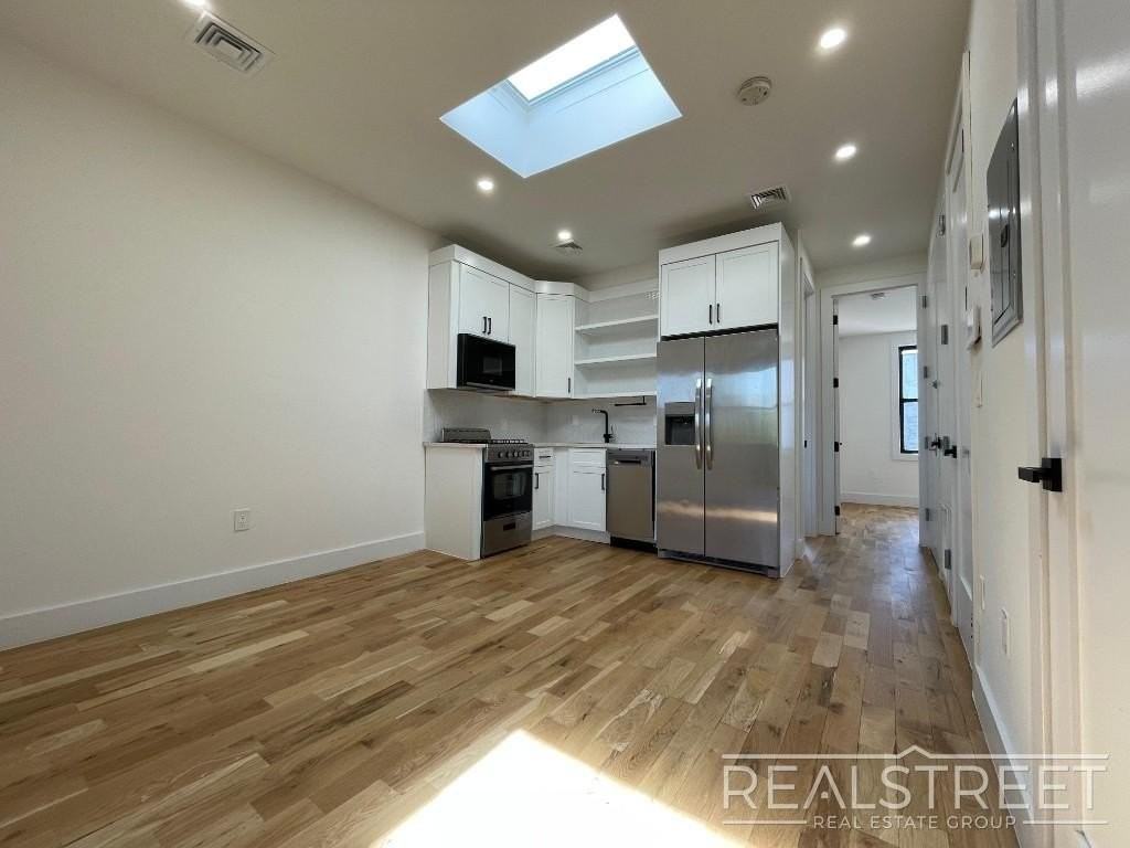 144A Sumpter St #3 - Photo 4 of 19