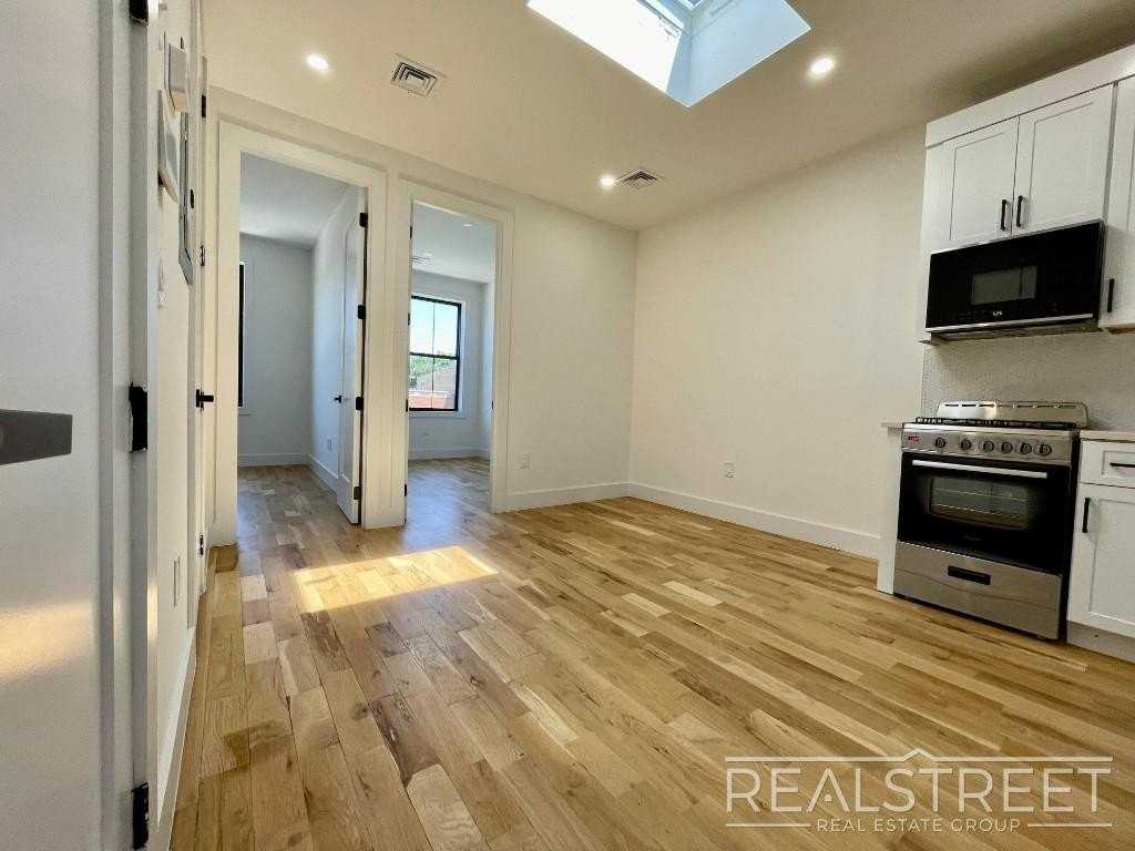 144A Sumpter St #3 - Photo 5 of 19