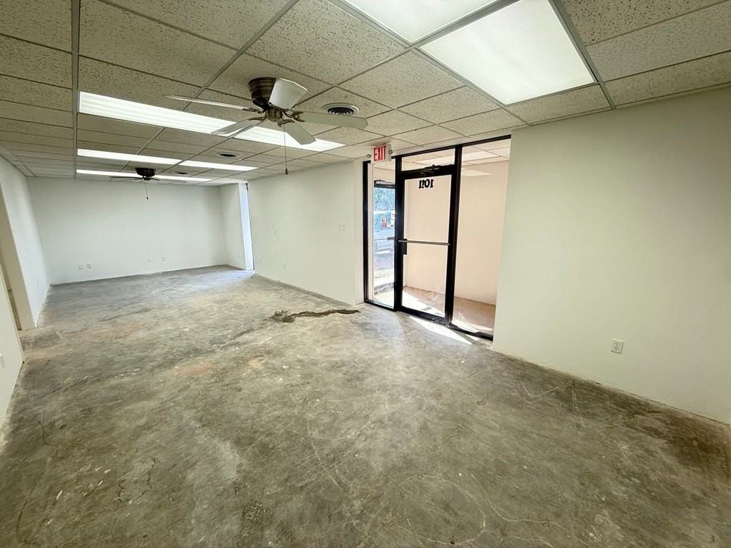 1011 E 7th St - Photo 3 of 10