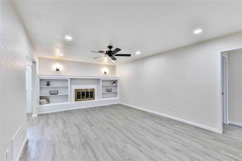 512 N Morgan Dr - Photo 2 of 20