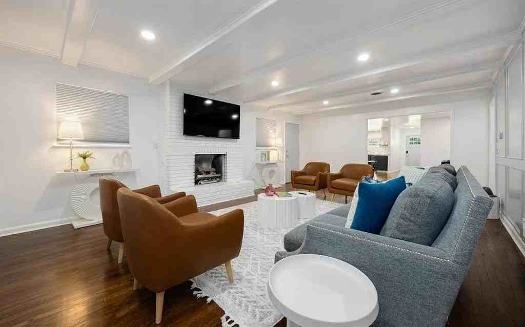 1230 Avondale Dr - Photo 2 of 11