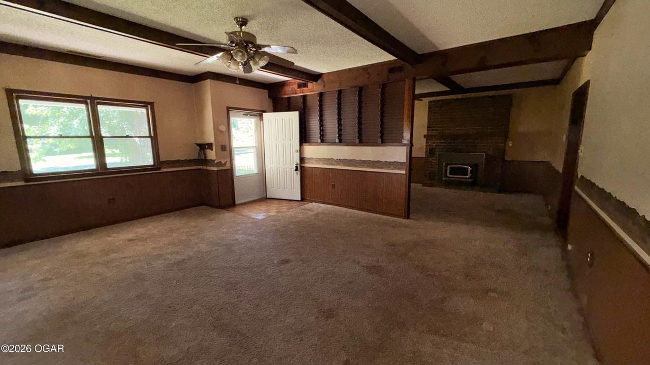 1305 W 5th St - Photo 5 of 17