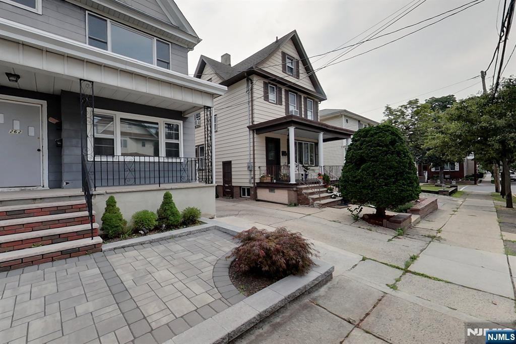 262 Main St - Photo 2 of 22