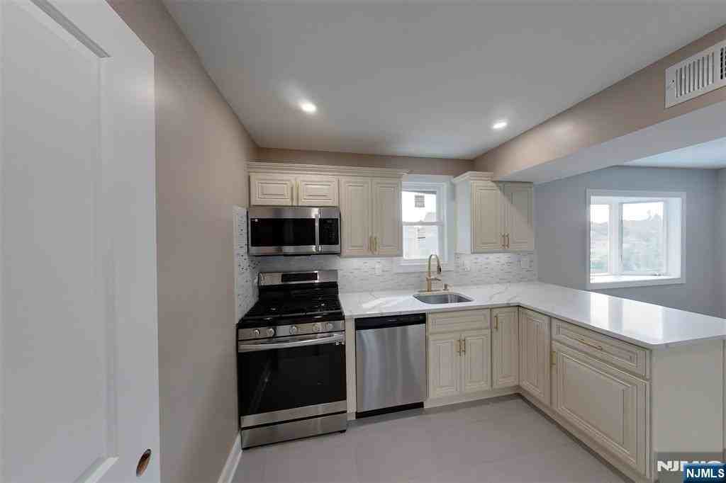 262 Main St - Photo 3 of 22