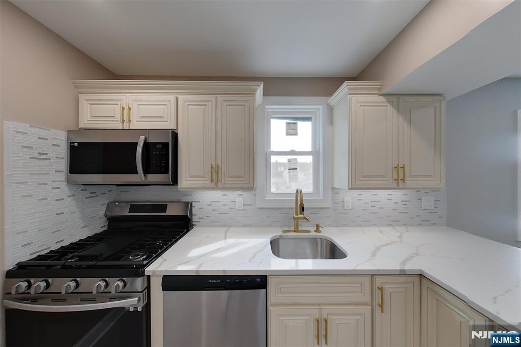 262 Main St - Photo 4 of 22