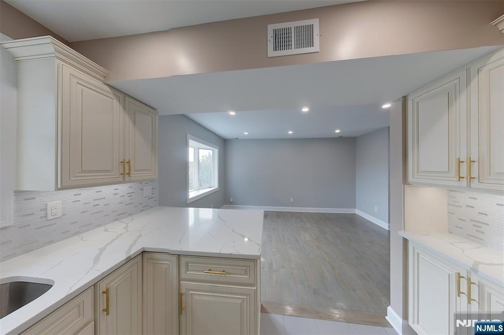 262 Main St - Photo 5 of 22