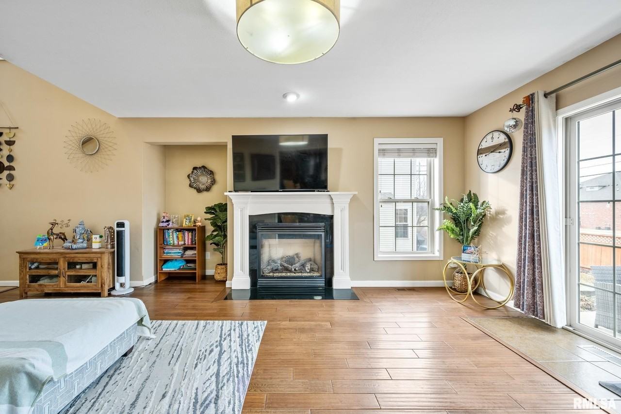 2321 W Kenfield Ct - Photo 4 of 33