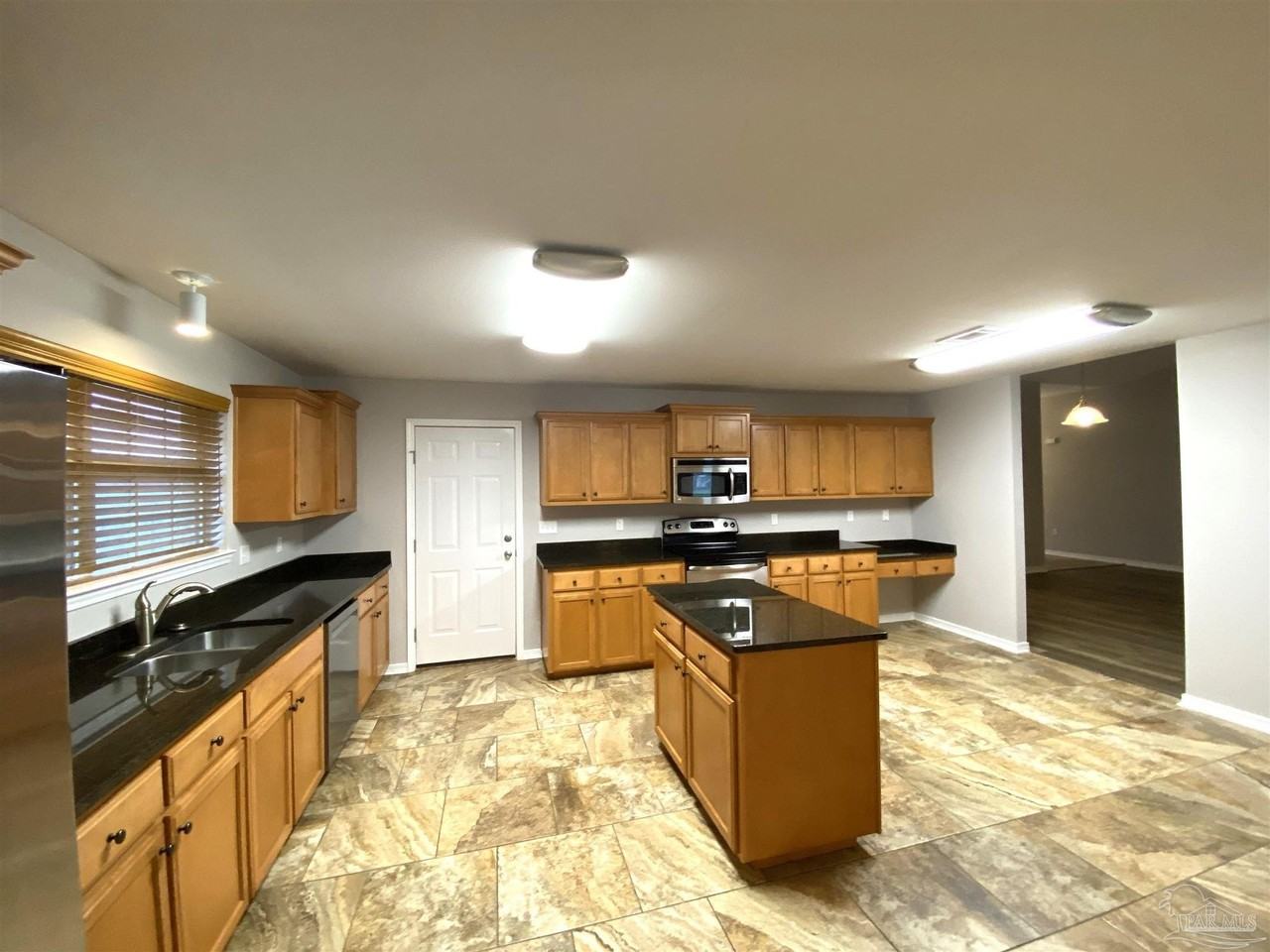 1810 Twin Pine Blvd - Photo 6 of 37