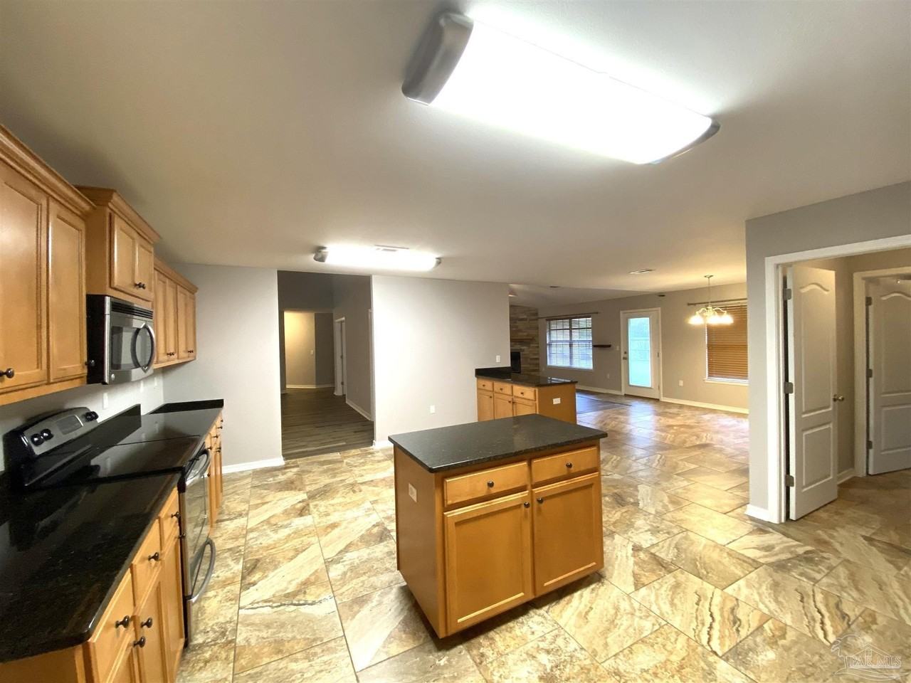 1810 Twin Pine Blvd - Photo 7 of 37
