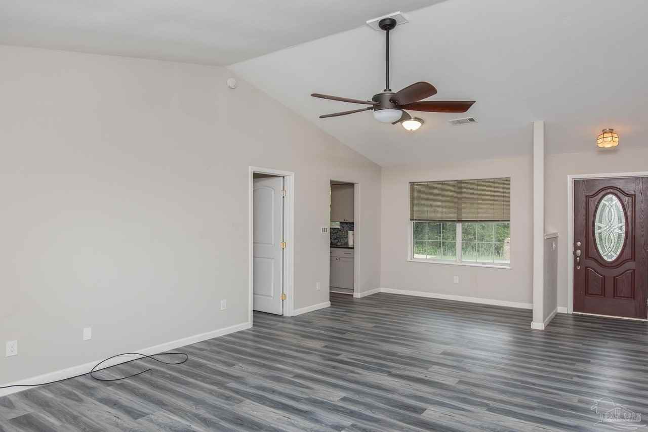 2217 N 61st Ave - Photo 2 of 34
