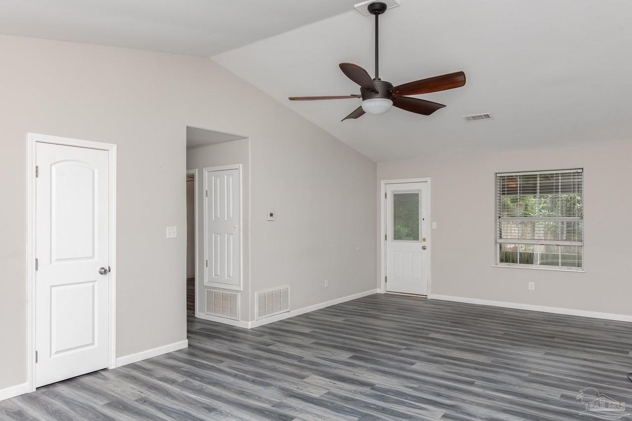 2217 N 61st Ave - Photo 3 of 34
