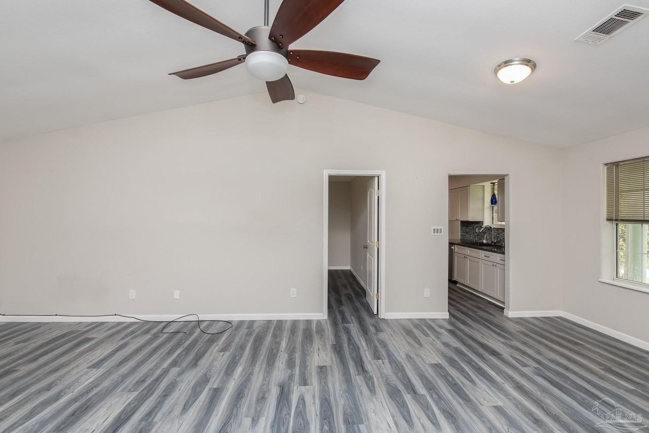2217 N 61st Ave - Photo 4 of 34