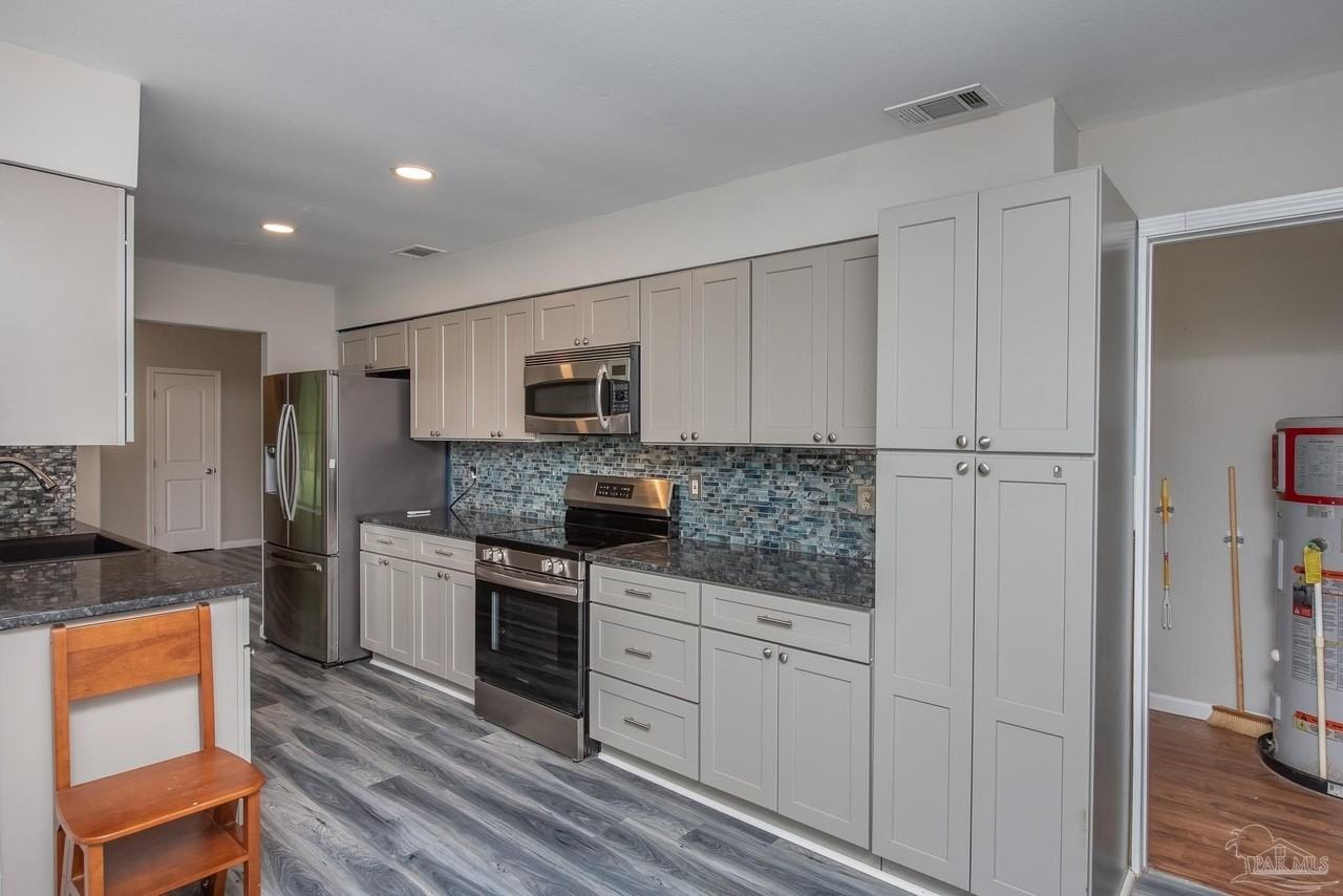 2217 N 61st Ave - Photo 6 of 34