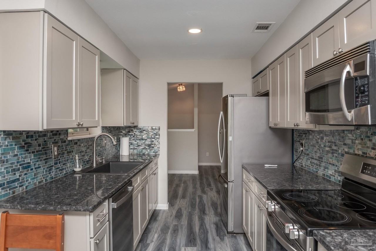 2217 N 61st Ave - Photo 7 of 34