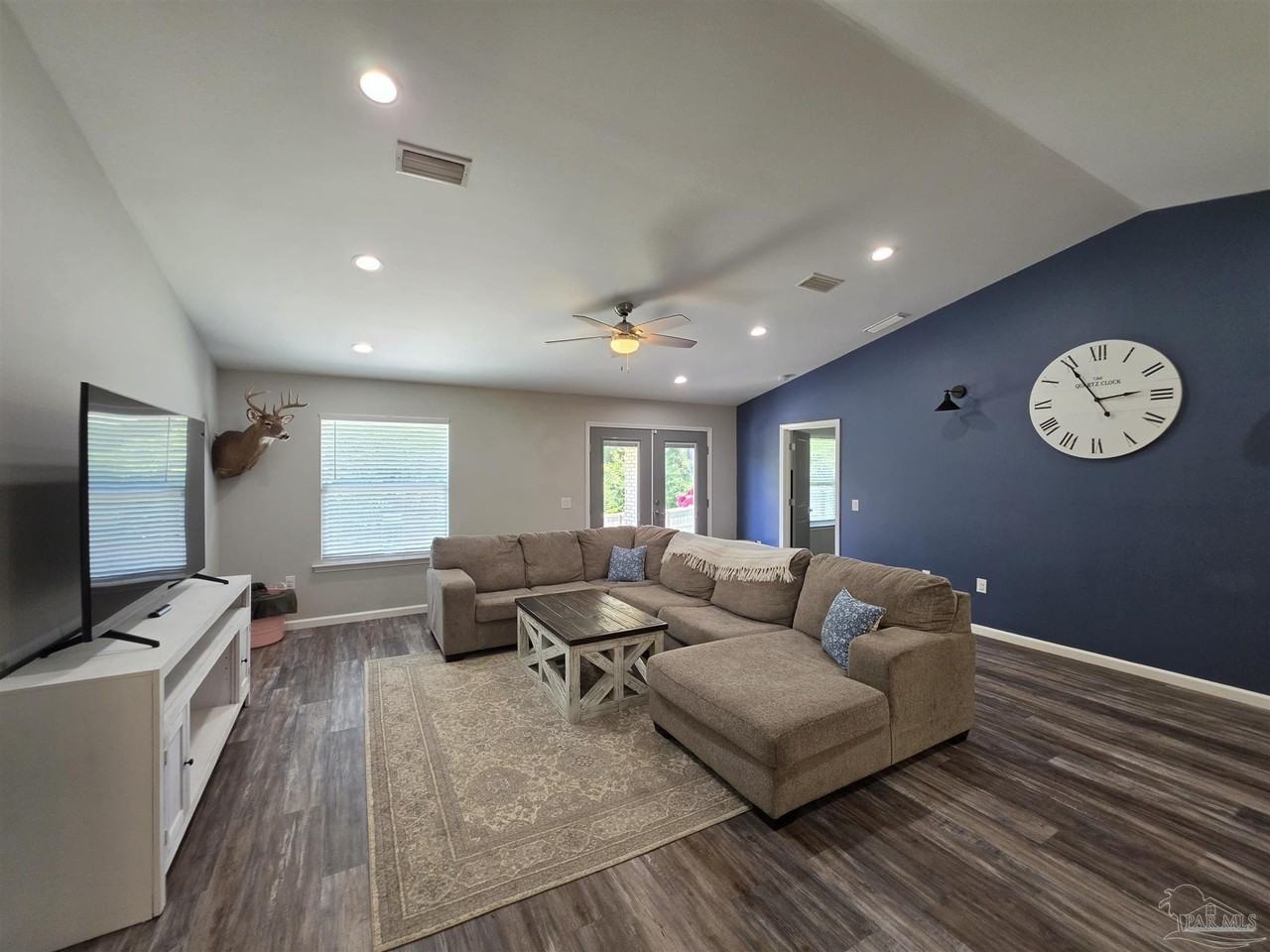 5565 Riviera Dr - Photo 7 of 22
