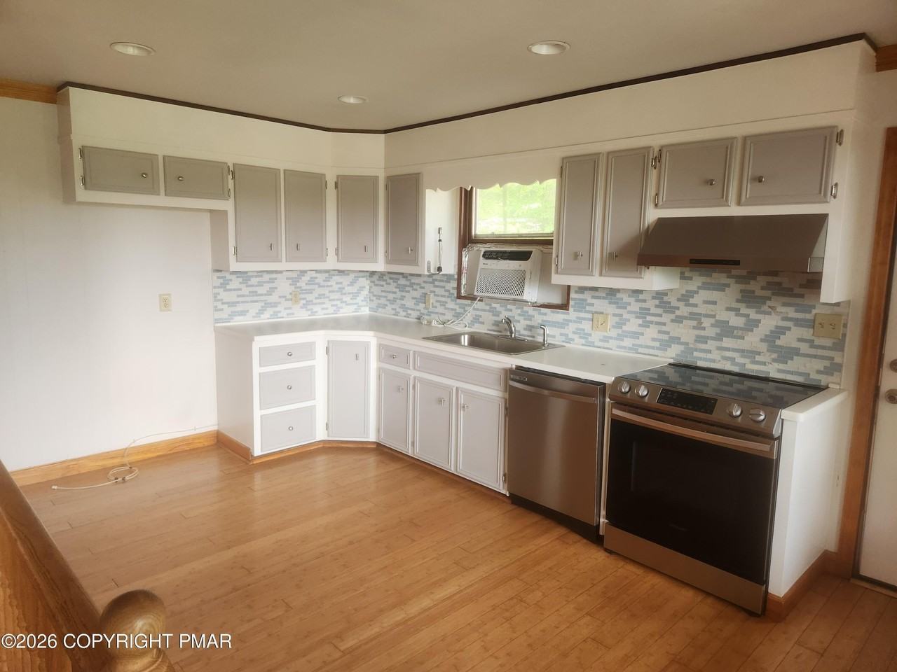 532 Hamlet Dr - Photo 6 of 34
