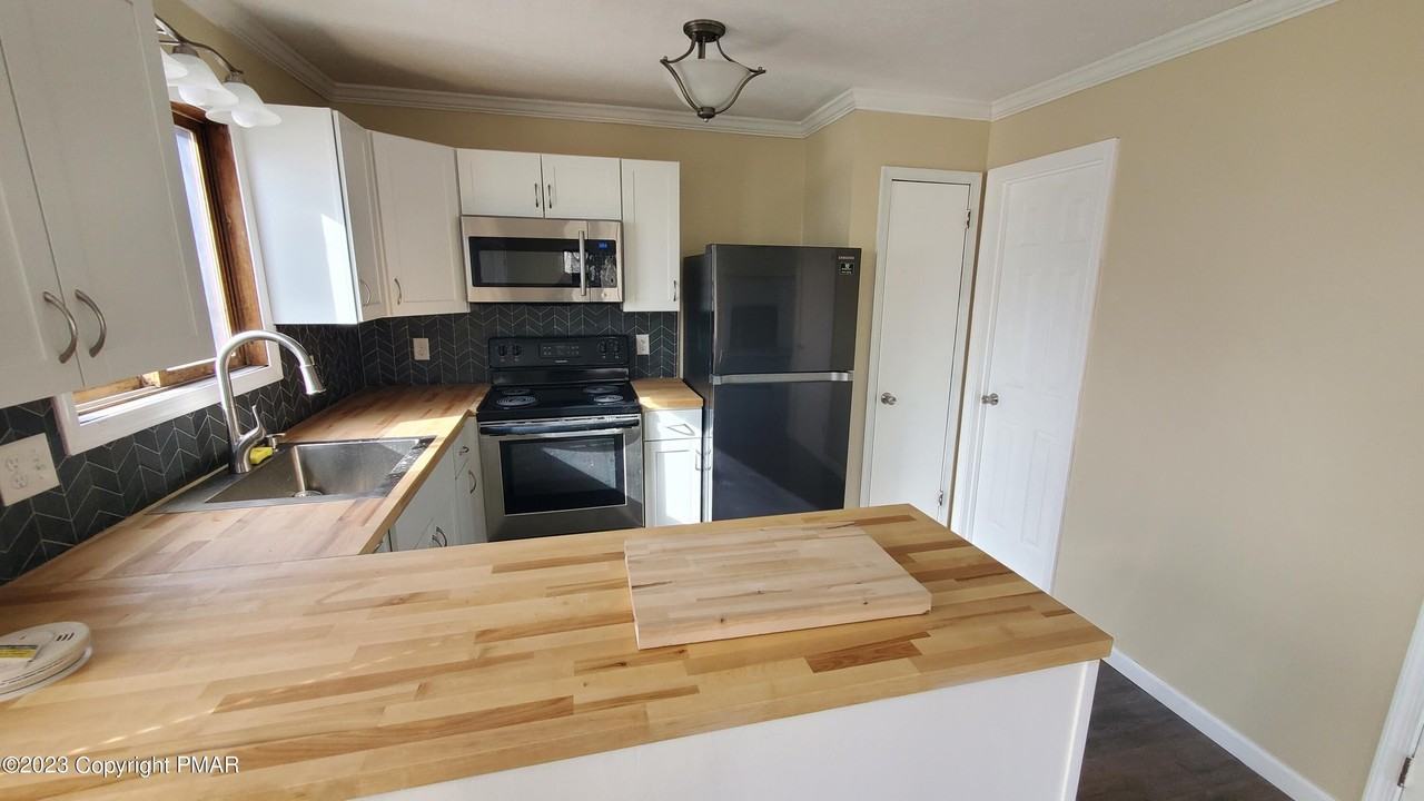 3118 Snowden Dr - Photo 3 of 27