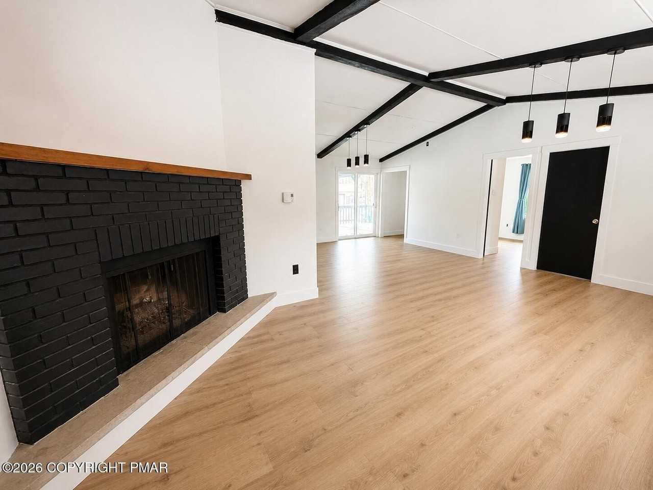 1215 Steele Cir - Photo 3 of 12