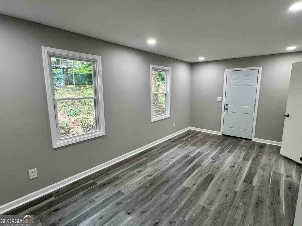 1508 Vancouver Dr - Photo 6 of 22