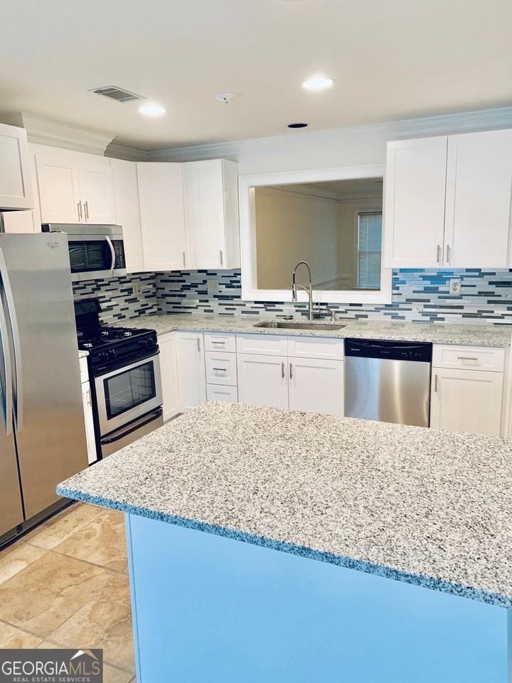 305 Brantley Rd - Photo 2 of 12