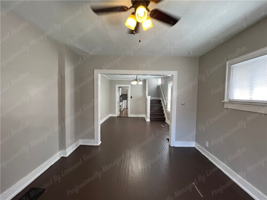 614 S Smithville Rd - Photo 4 of 24