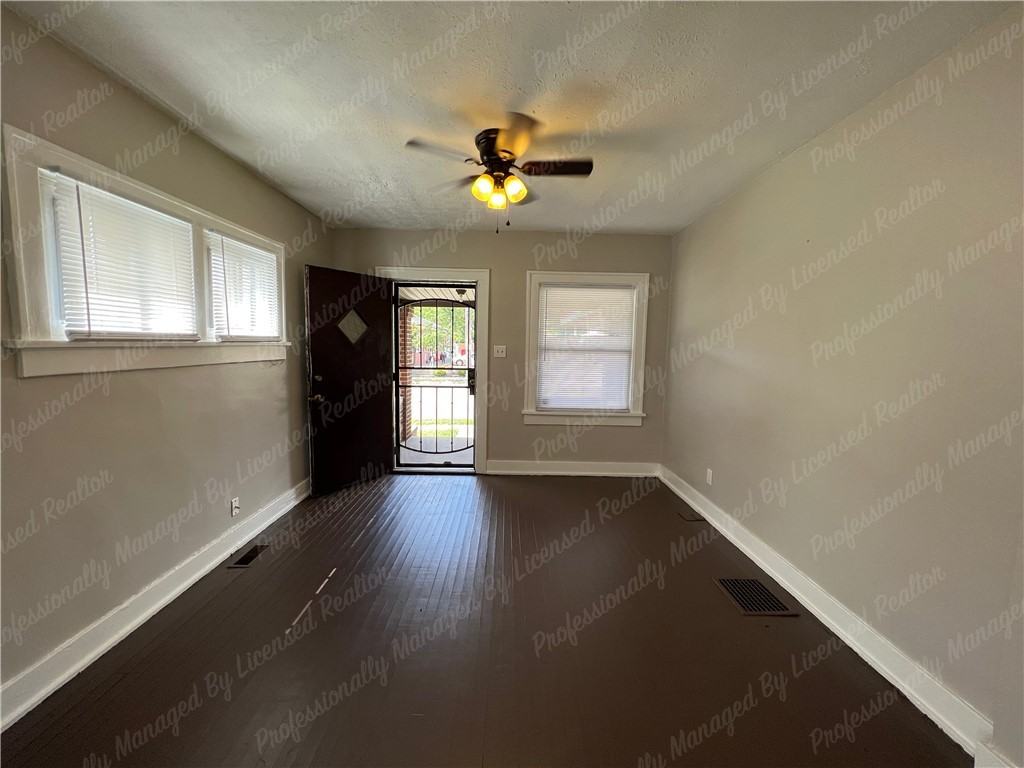 614 S Smithville Rd - Photo 5 of 24