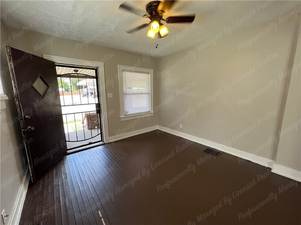 614 S Smithville Rd - Photo 7 of 24