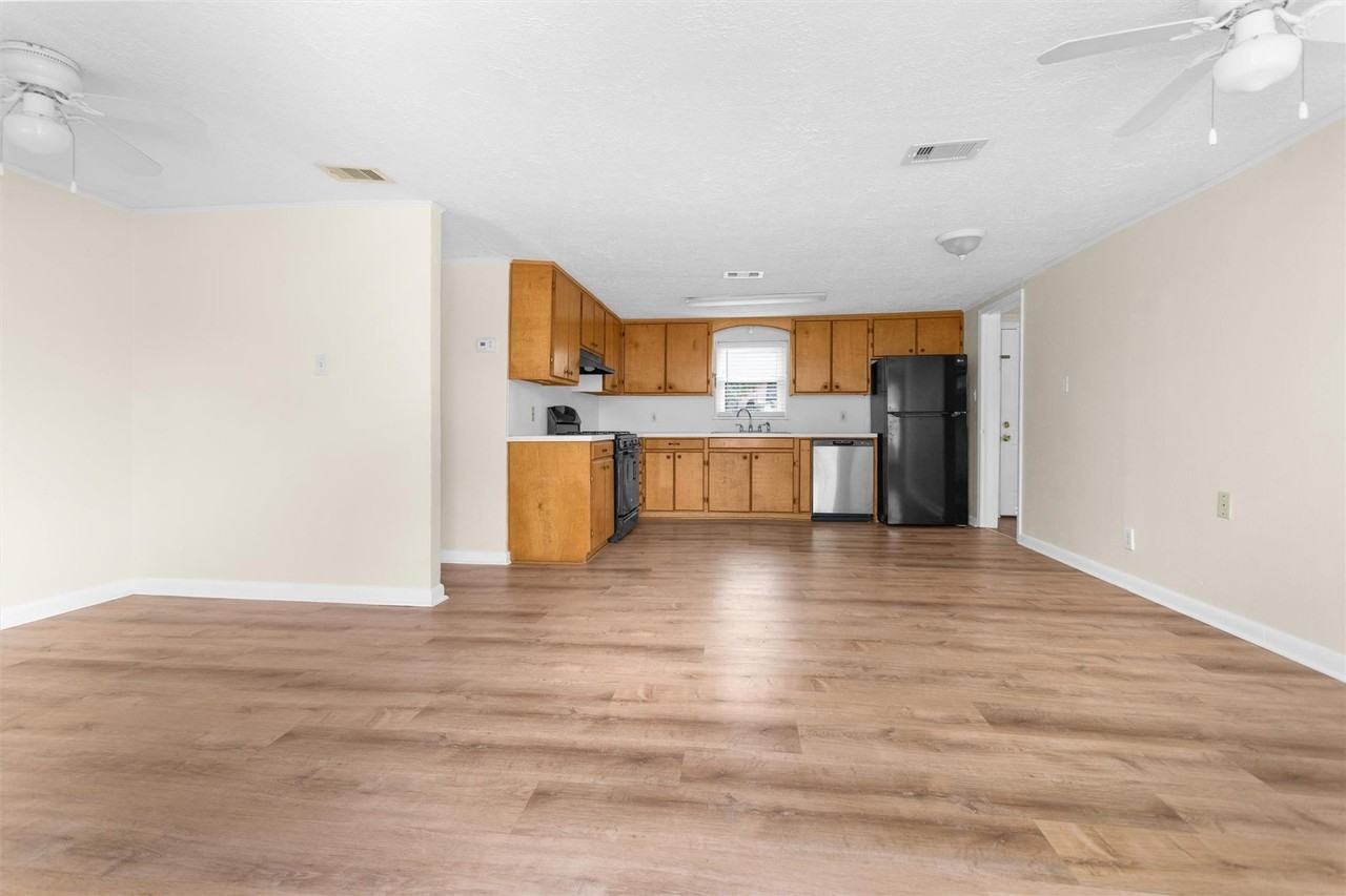 6002 Shelburne St - Photo 5 of 29