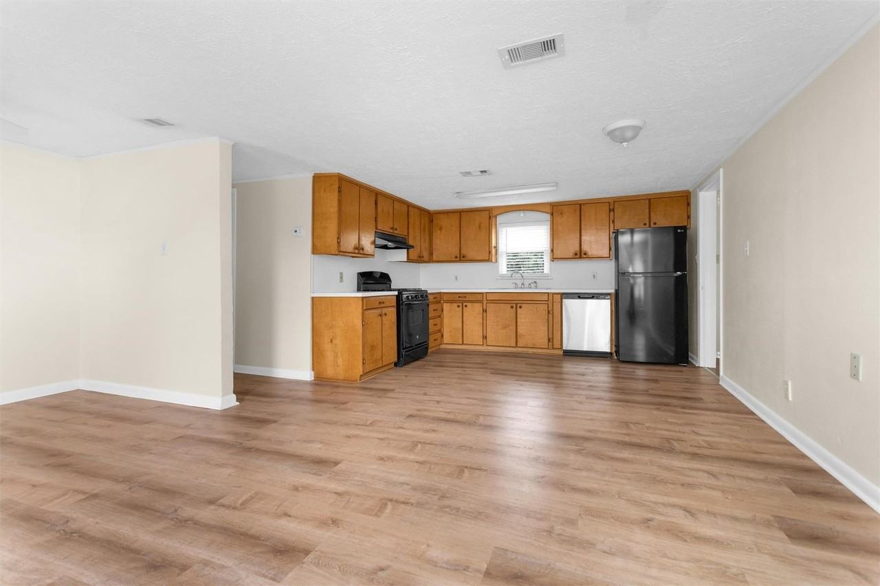 6002 Shelburne St - Photo 6 of 29