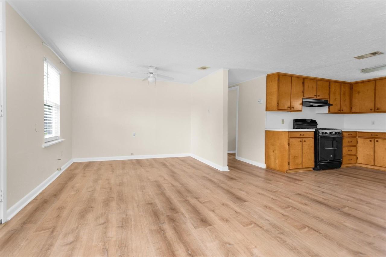 6002 Shelburne St - Photo 7 of 29