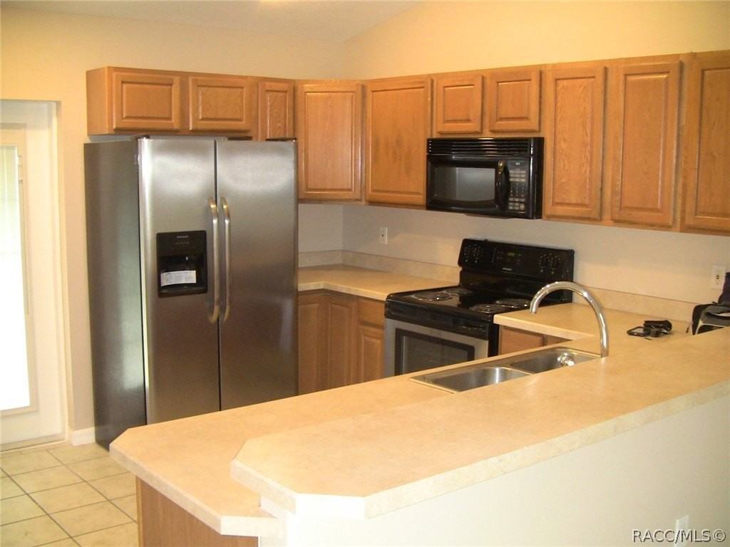 2507 W Oakland Ln - Photo 2 of 18