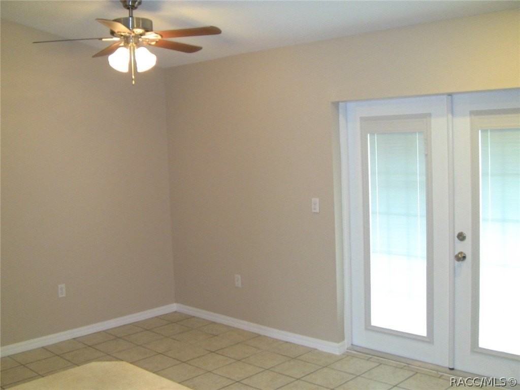 2507 W Oakland Ln - Photo 4 of 18