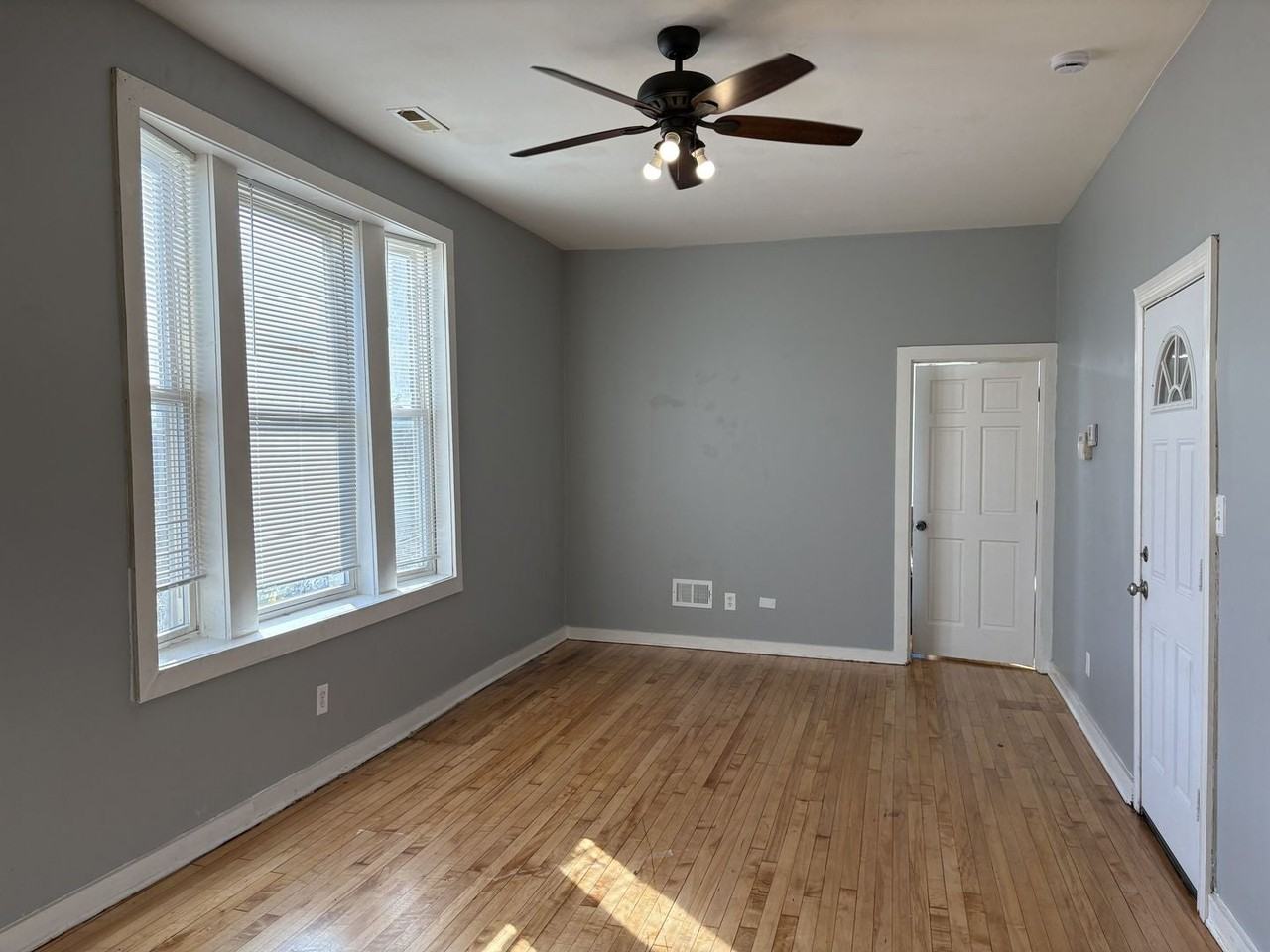 1443 S Drake Ave - Photo 4 of 15