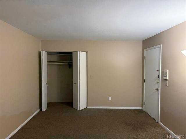 982 N Adams Rd #4 - Photo 4 of 22