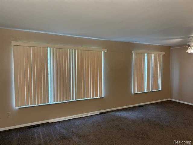 982 N Adams Rd #4 - Photo 6 of 22