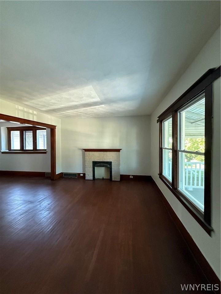 301 Crestwood Ave - Photo 2 of 9