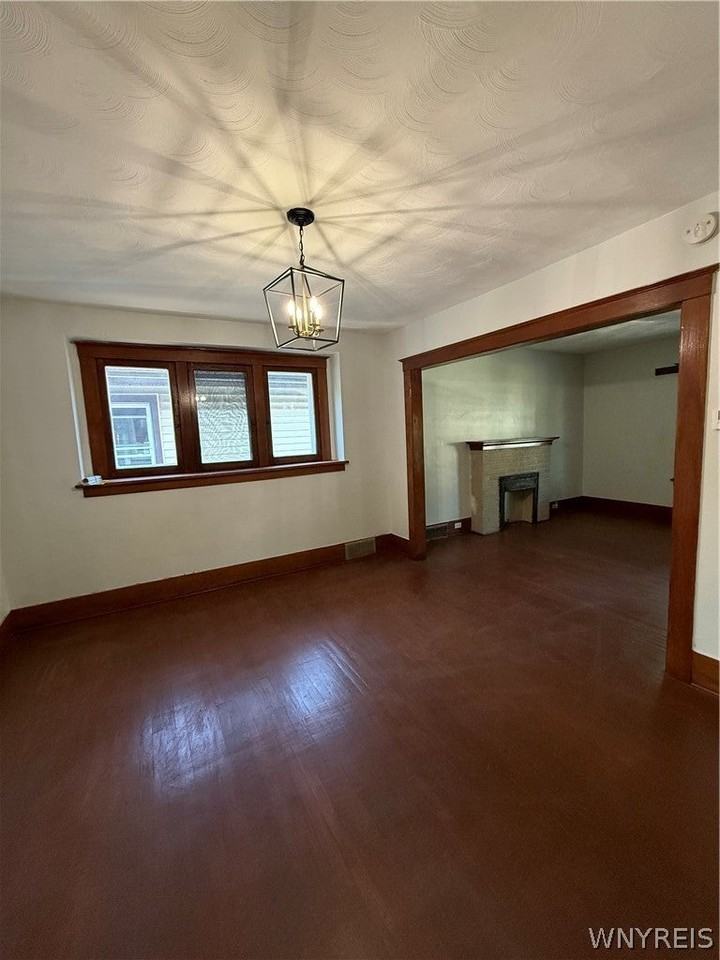 301 Crestwood Ave - Photo 3 of 9