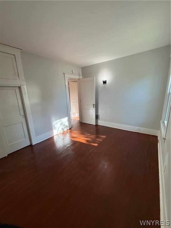 301 Crestwood Ave - Photo 5 of 9