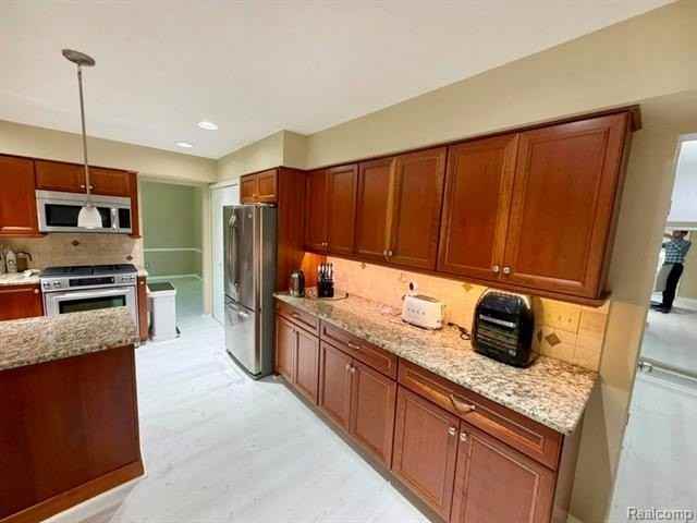 30319 Club House Ln - Photo 6 of 17