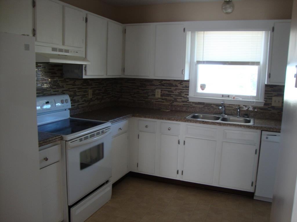 2208 Patriot Dr - Photo 2 of 12