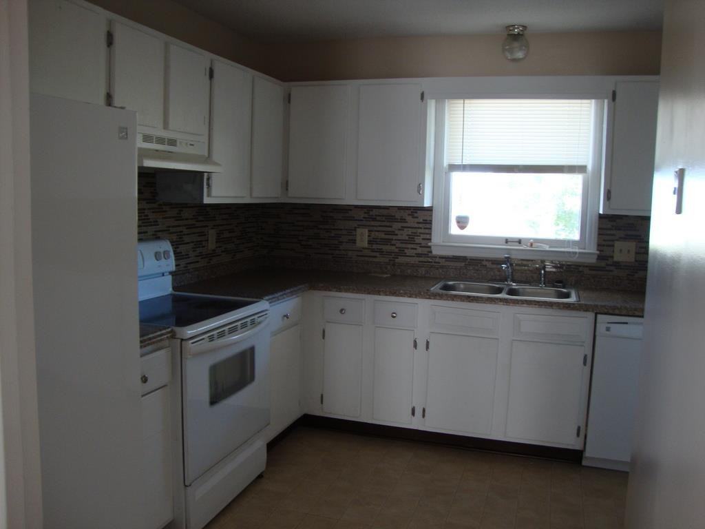 2208 Patriot Dr - Photo 3 of 12
