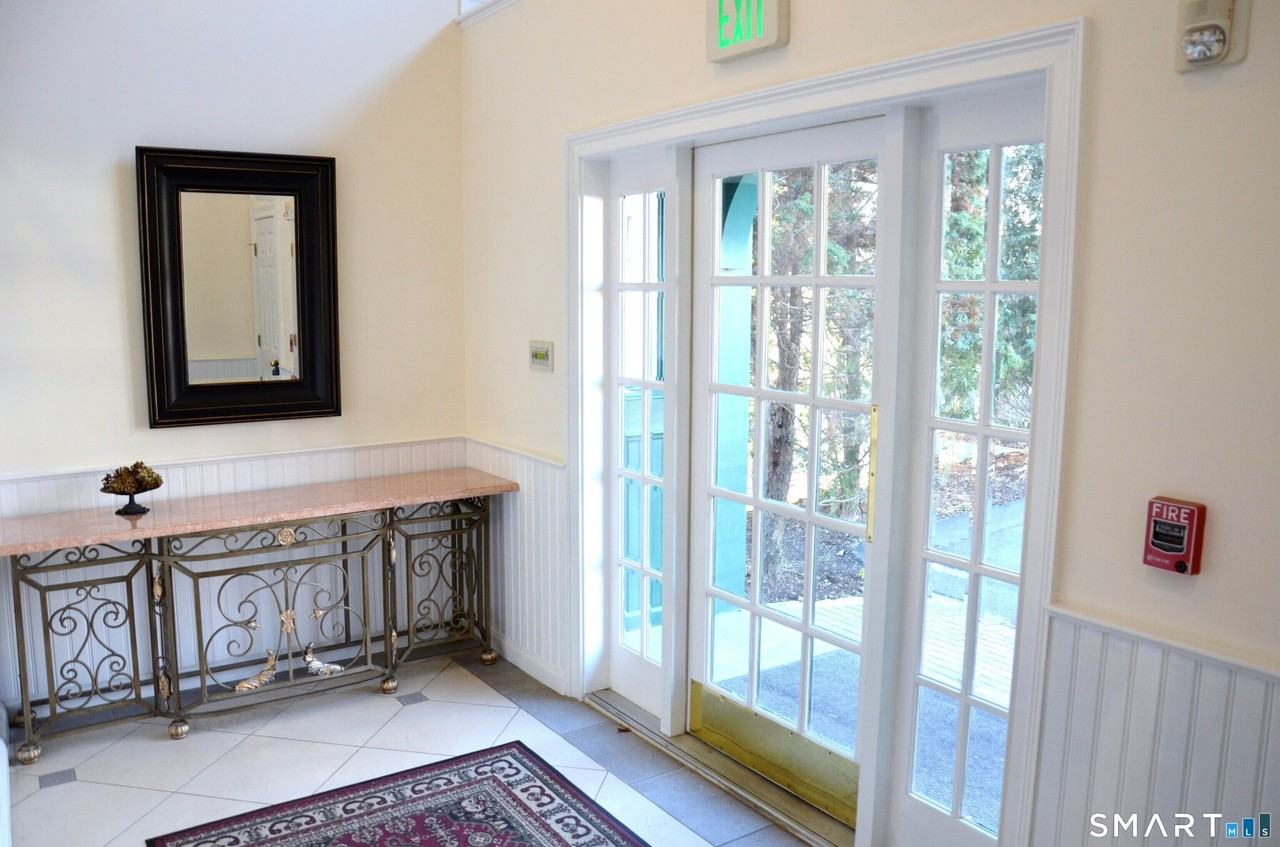 365 Westport Ave - Photo 5 of 22