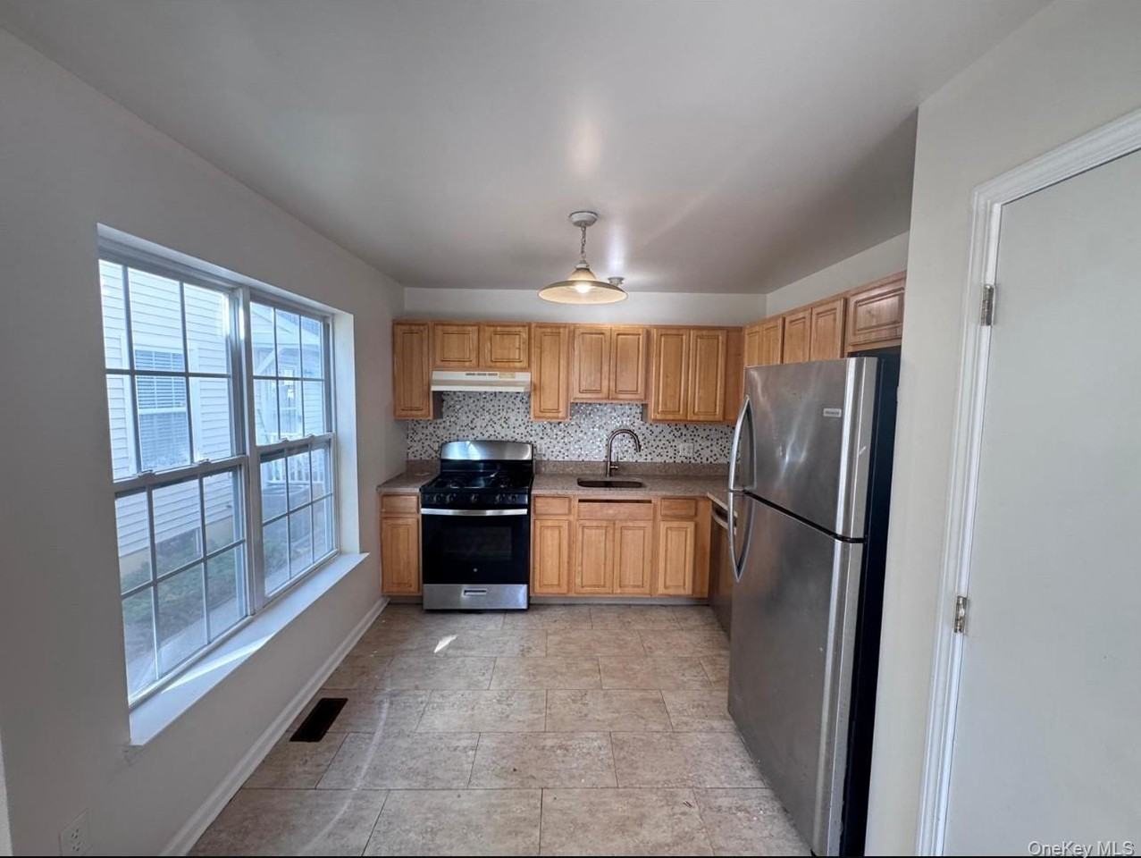 65 Jordan Ln - Photo 2 of 8