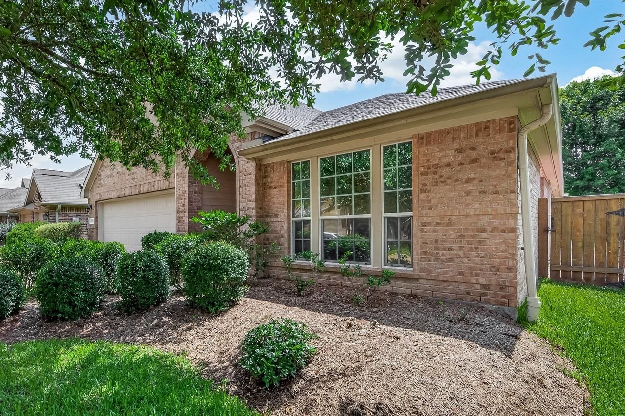 11518 Columbia Pines Ln - Photo 2 of 47