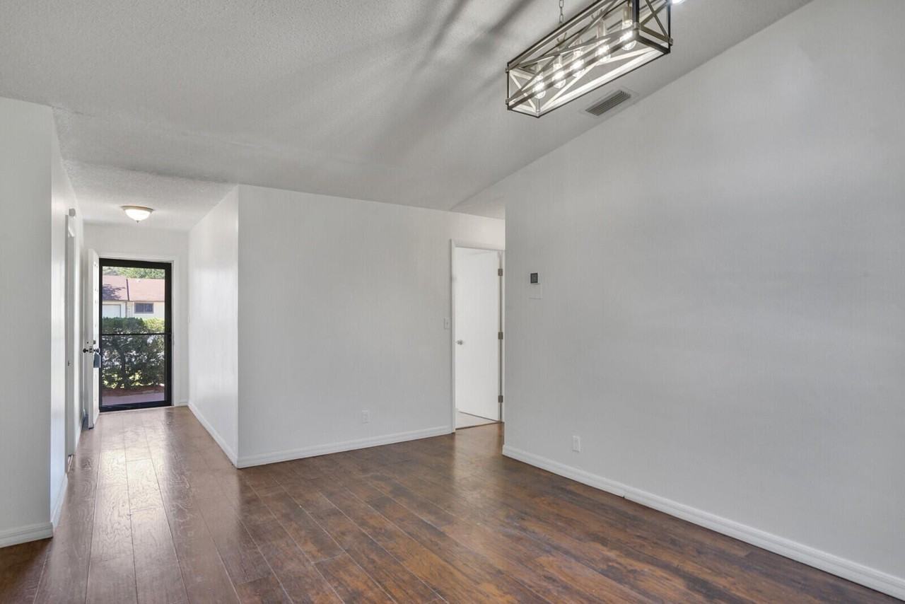 30 Kensington Ln - Photo 6 of 33